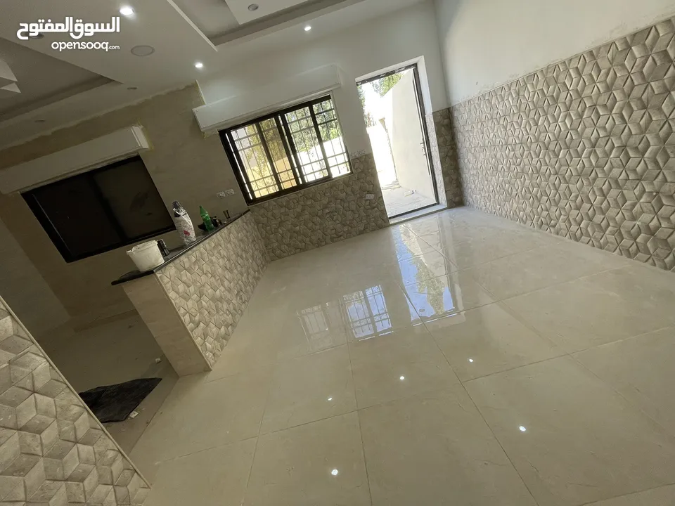 ياسر السور  لجميع انواع البلاط -باركي -مغاسل بورسلان- فايربليس -اسعار مناسبه للجميع مقاولات وبل متر