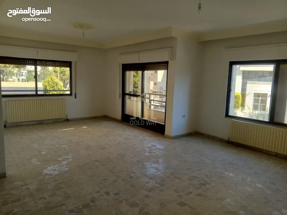 في أجمل مناطق عبدون طابق أول 205م بتشطيبات راقية وسعر مميز / ref 9427