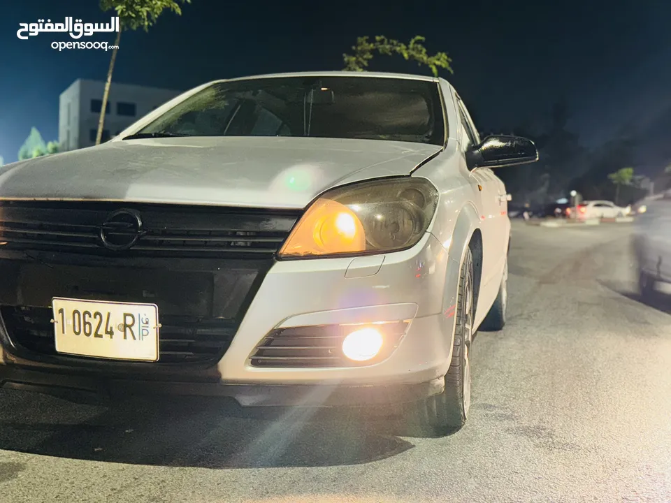 اوبل استرا 2005
