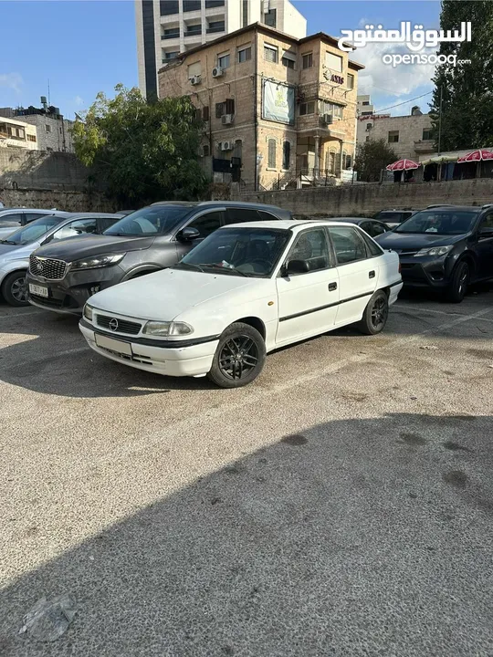 ابل استرا محرك 1600