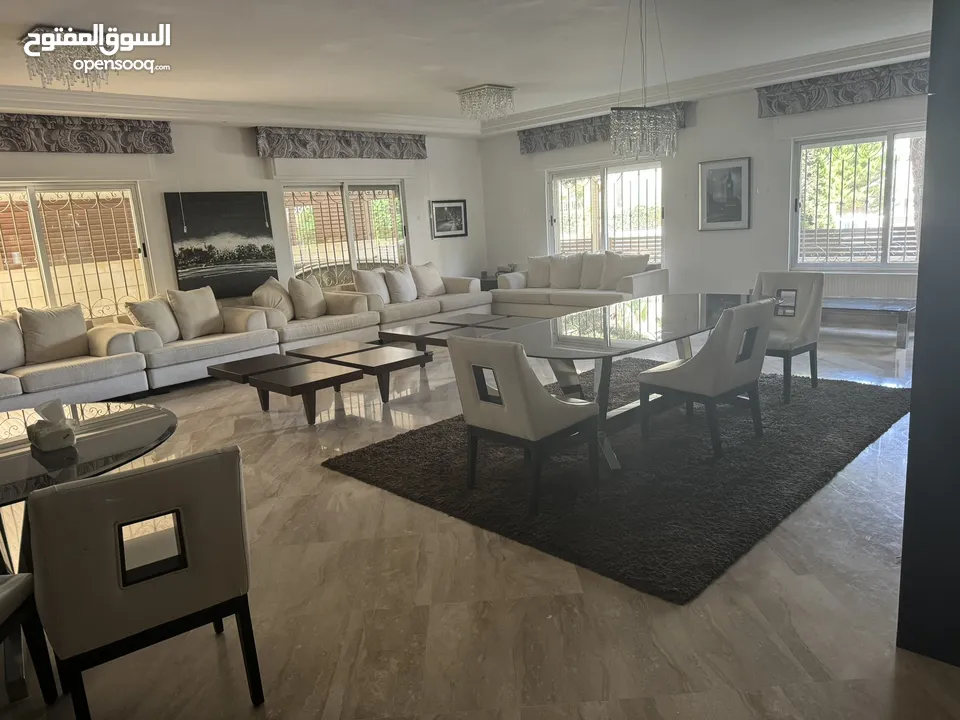 شقة ارضية طابقية بمساحة 399 متر2