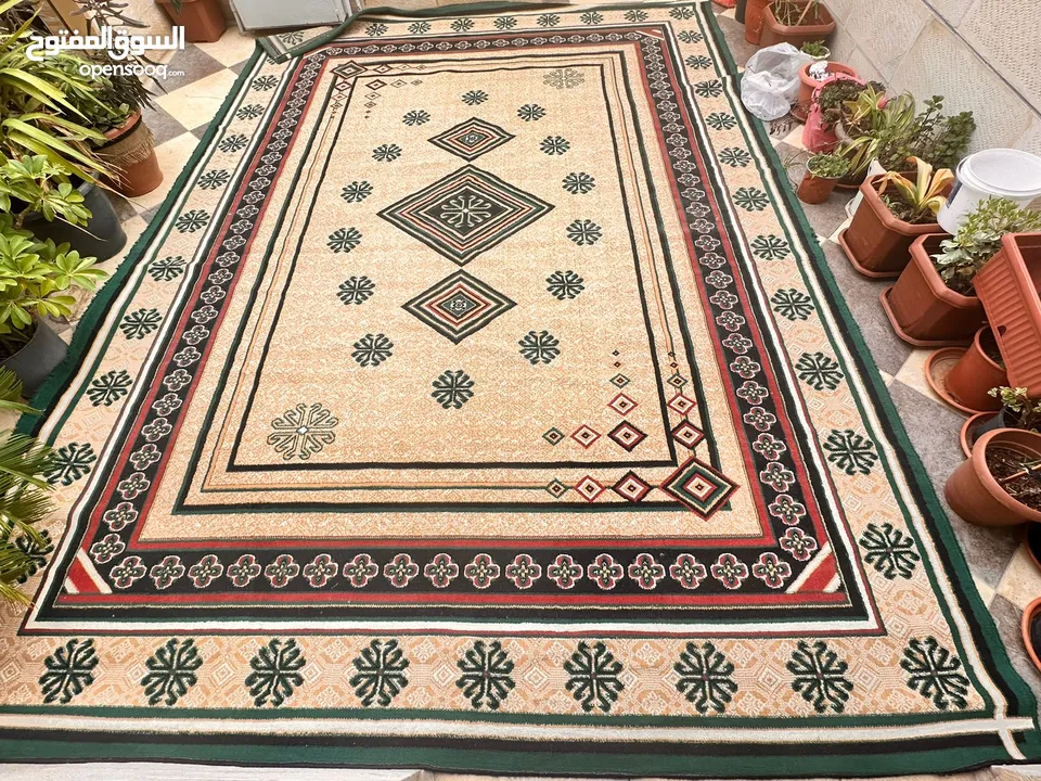 خريبة السوق الجويدة سجادة وممر نفس اللون والرسمة بحالة جيدة جدا بسعر مغري