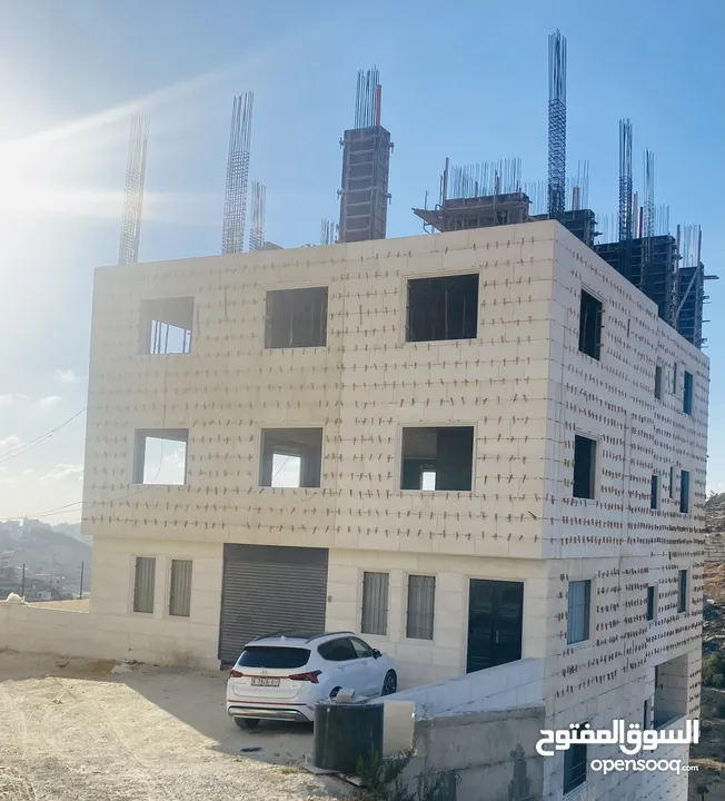 شقق سكنية فاخرة للبيع في الخليل – عقبة تفوح  مساحة واسعة 226م  الطابق الاول و الطابق الثاني للبيع