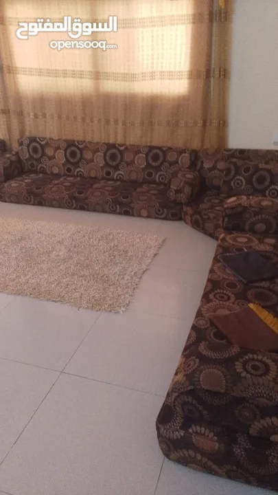 فراش عربي للبيع مستعمل بحالة جيده
