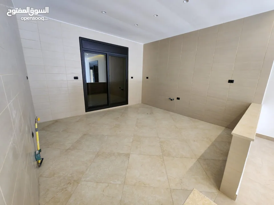 روف للبيع في عبدون  ref : 14328