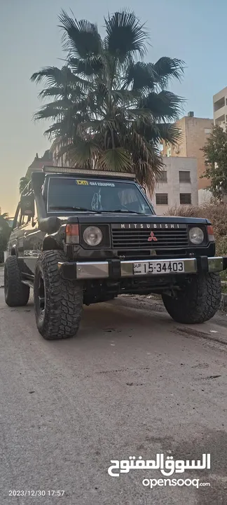 Mitsubishi - Pajero