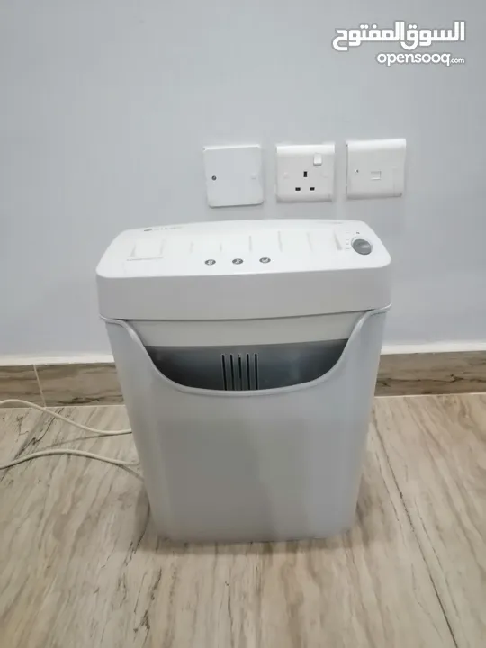 آلة تقطيع الأوراق التي تحتوي على الخصوصية