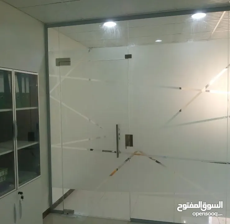 معرض رام الله للزجاج والسيكوريت و المرايا و الديكورات الداخليه  التزام جوده كفائه و اختصاص