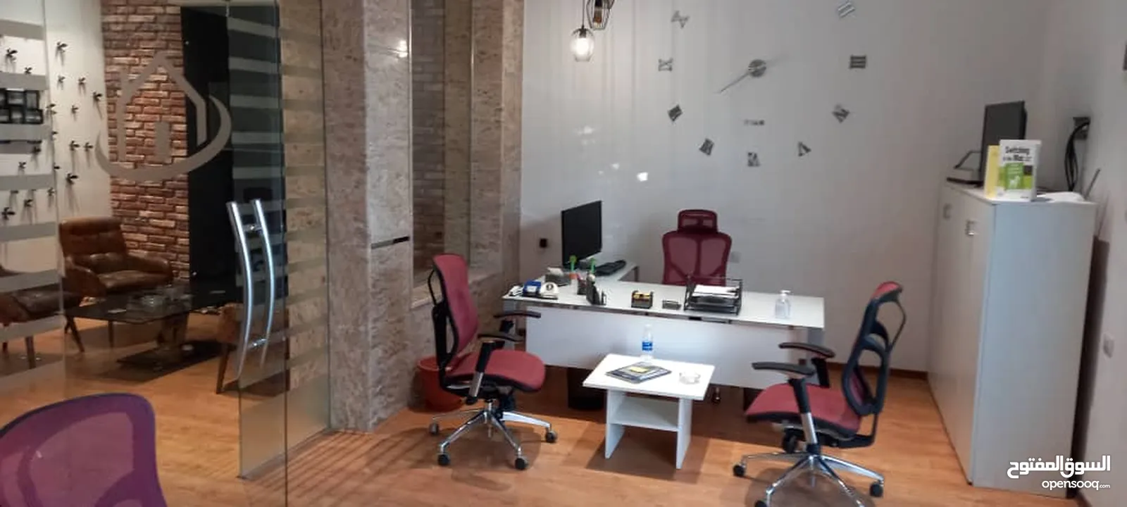 مكتب مجهز بالكامل للأجر في دقادوستة مع مطبخ و حمام و اثاث مكتبي