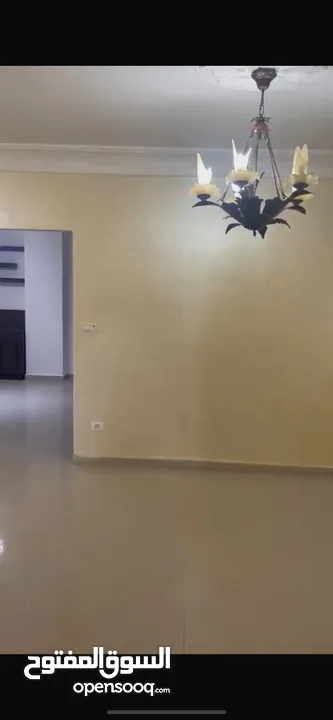 ثلاث غرف نوم غير مفروشة للايجار