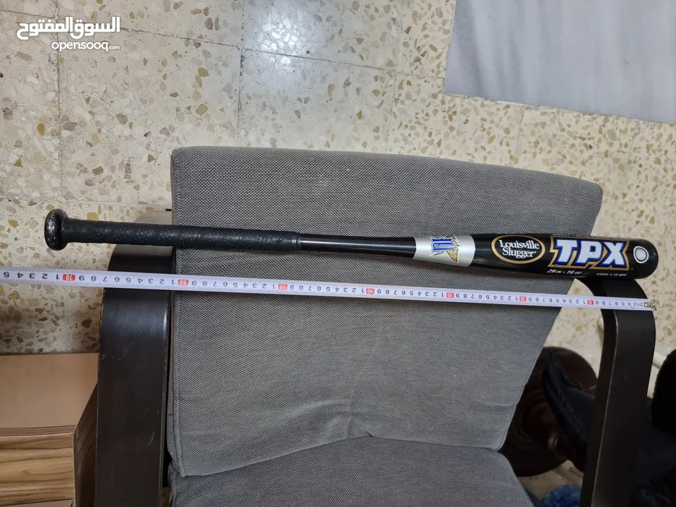 مضارب بيسبول أمريكية مستعملة  منوعة منها المعدني ومنها الخشبي بأسعار مناسبة