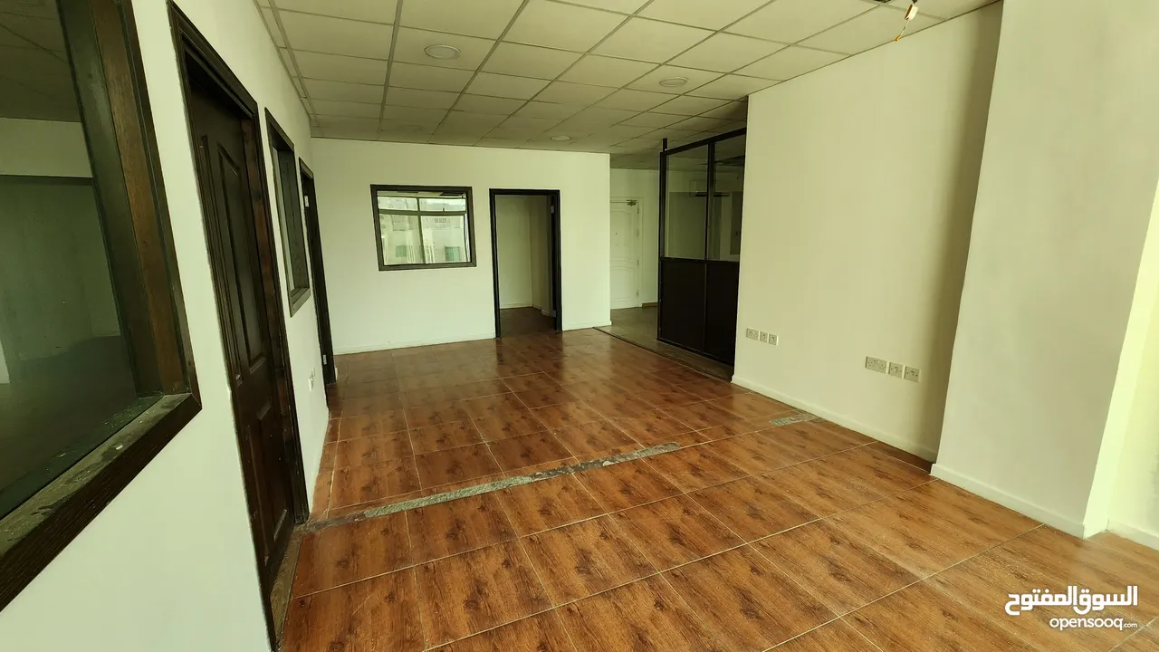 مكتب للايجار بمساحة 250 متر مربع