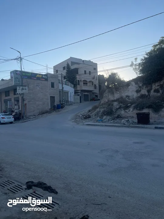 منزل اربع طبقا للبيع برقين الشارع الرئيسي