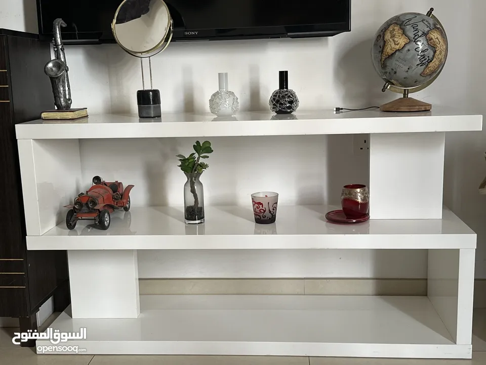 Tv stand/ showpiece stand