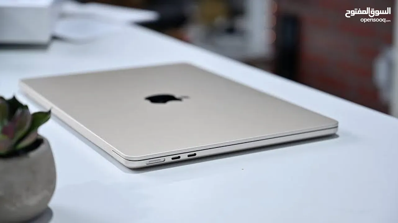 ماك بوك اير 2022 m2 حالة ممتازة MacBook Air very good condition with box and original charger