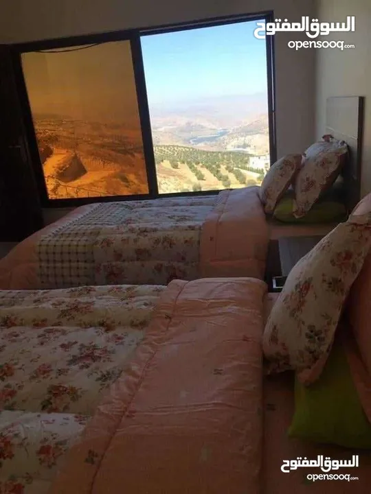 شاليه حديث للبيع جرش جبة المصطبة مطلة على السد مع مسبح