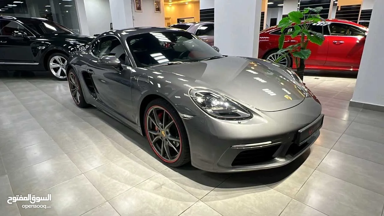 Porsche Cayman S 2017 (under warranty)