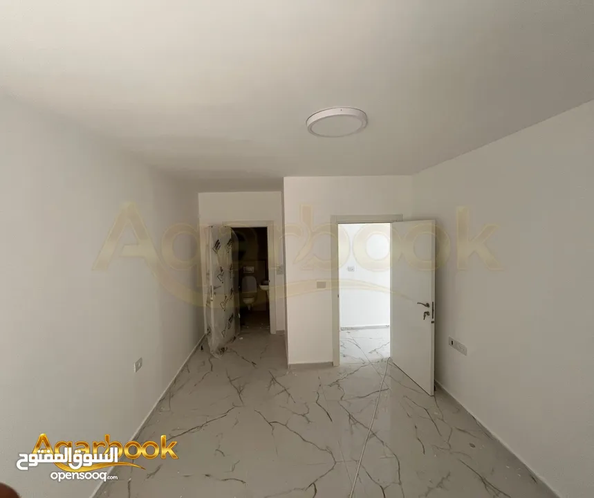 شقة مميزة غير مفروشة في مكان مطل للايجار