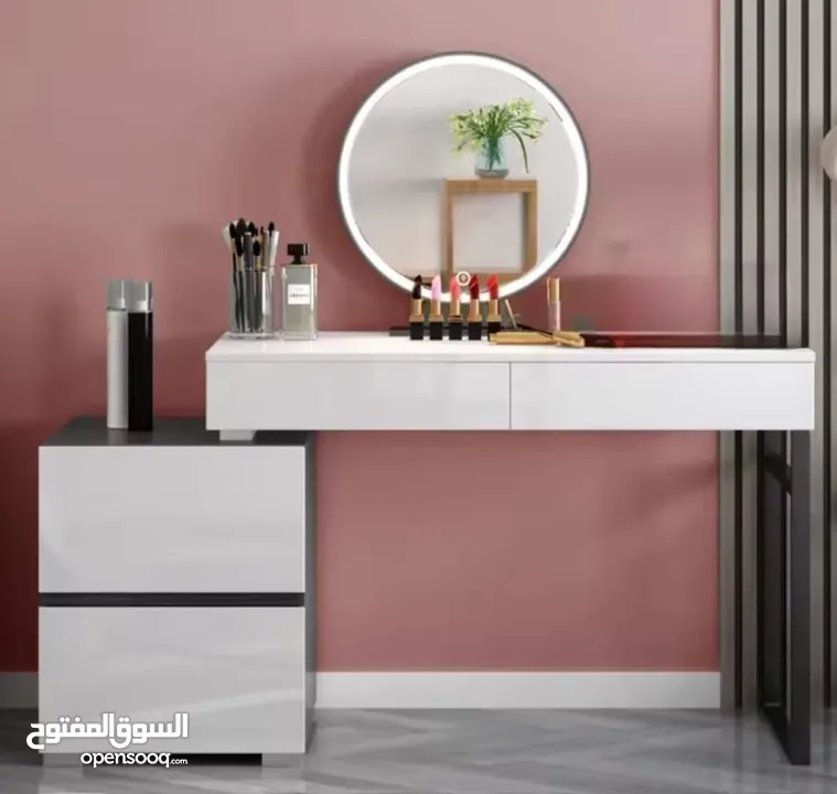 تسريحة مودرن مع خزانة جانبية – لمسة فخامة لغرفتك! ترتيب وأناقة بمساحة مثالية تصميم عصري بسيط .