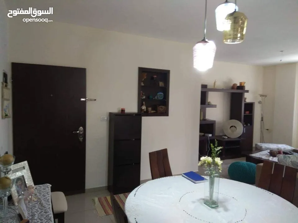 شقة مميزة للبيع - عين منجد / رام اللّٰه الموقع: عمارة السعادة - مقابل قيادة الشرطة مباشرة
