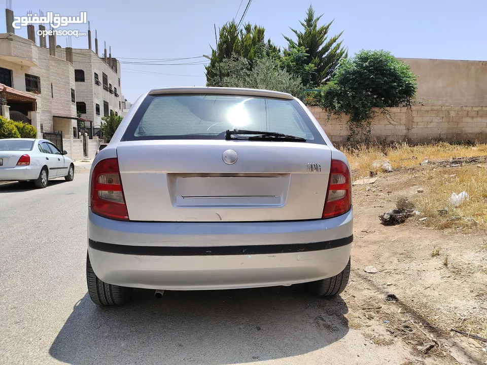 سكودا فابيا للبيع موديل 2004 اوتوماتيك بحالة الوكالة