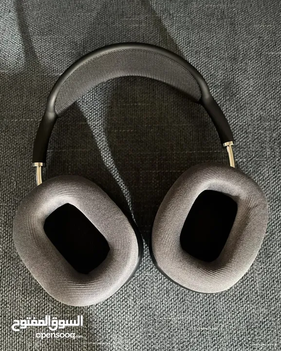سماعات Apple AirPods Max بحالة ممتازة