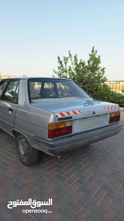 سيارة رينو 9