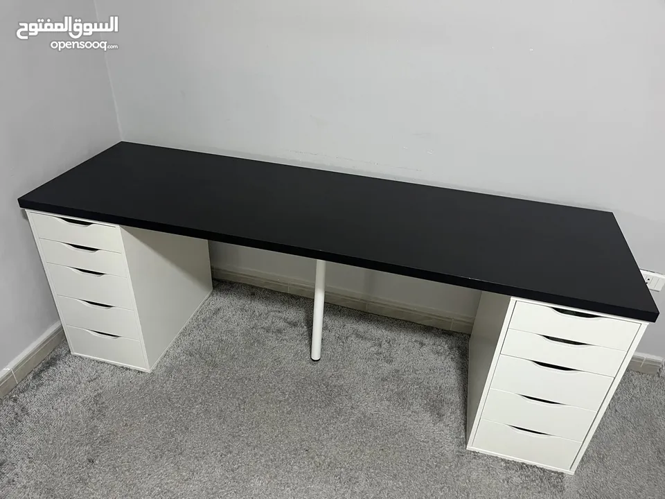 مكتب للدراسة والشغل ايكيا باللون الاسود والابيض كبير