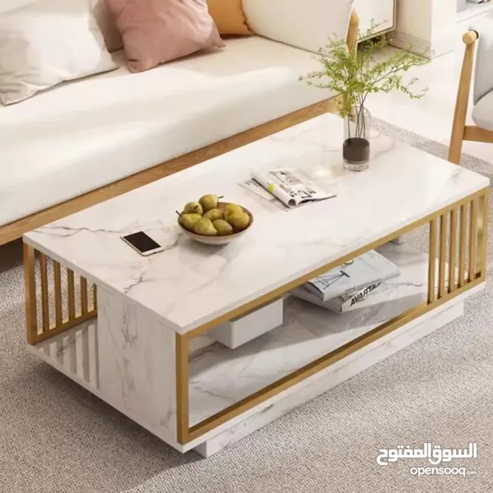 طاولة جانبية خشبية متينة بتصميم رخامي مناسبة لغرفة المعيشة وغرفة استقبال الضيوف اطار ستيل ذهبي