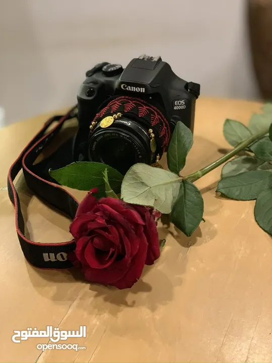 Camera Canon 4000D + 18 - 55 عدسة  ملاحظة " الكاميرا نظيفة جددا وجودتها ممتازه "