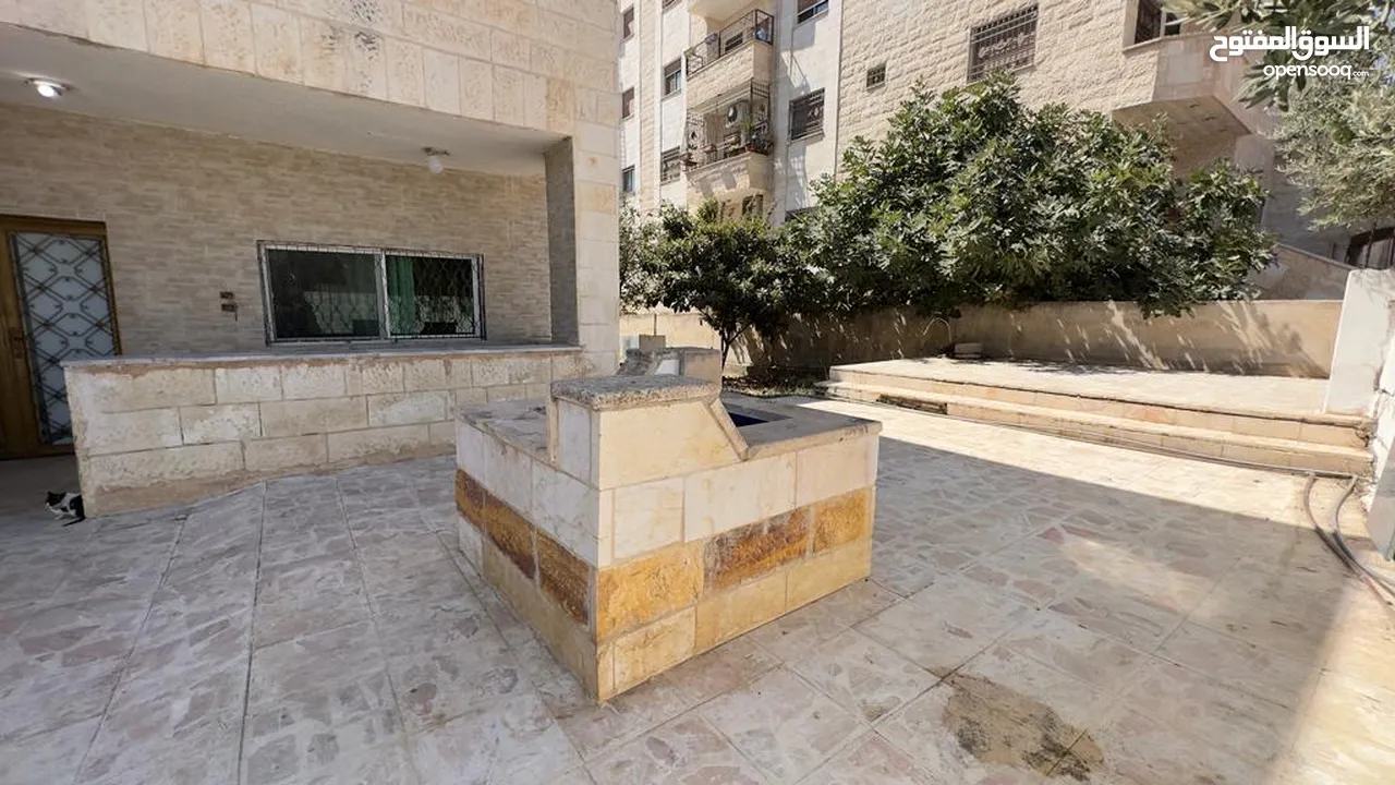 شقة جديدة فخمة مفروشة طابق ارضي للايجار وساخة دوار صحارى