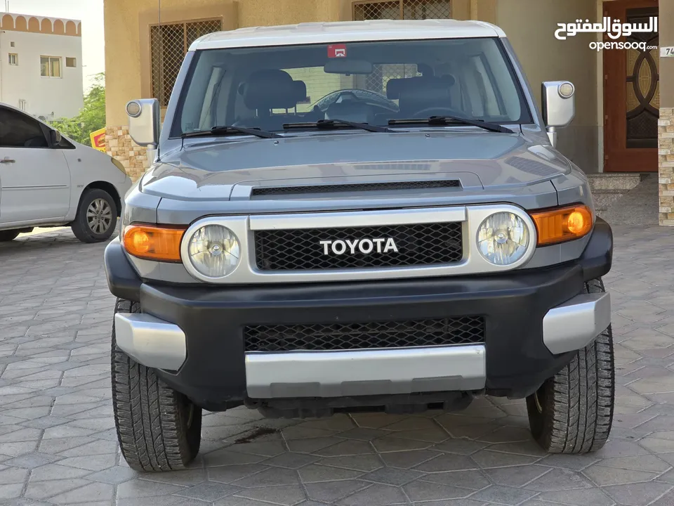 Toyota  FJ V6 GXR GCC 2017 price 86,000 Aed