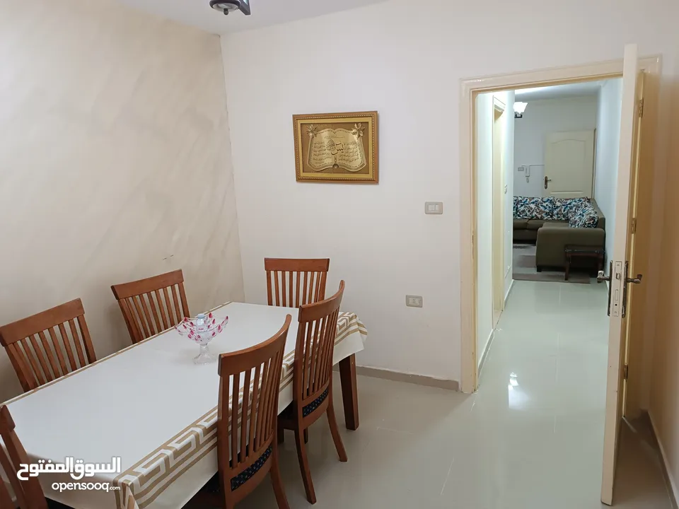 شقة ارضية مفروشة في الجبيهة بالقرب من الجامعه الاردنيه و جامعة الاميرة سمية من المالك مباشرة