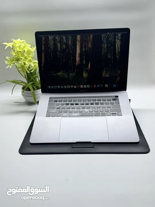 Macbook pro 2019, 15”, i9 9th, 32gb Ram, 256gb ssd, 4gb graphics