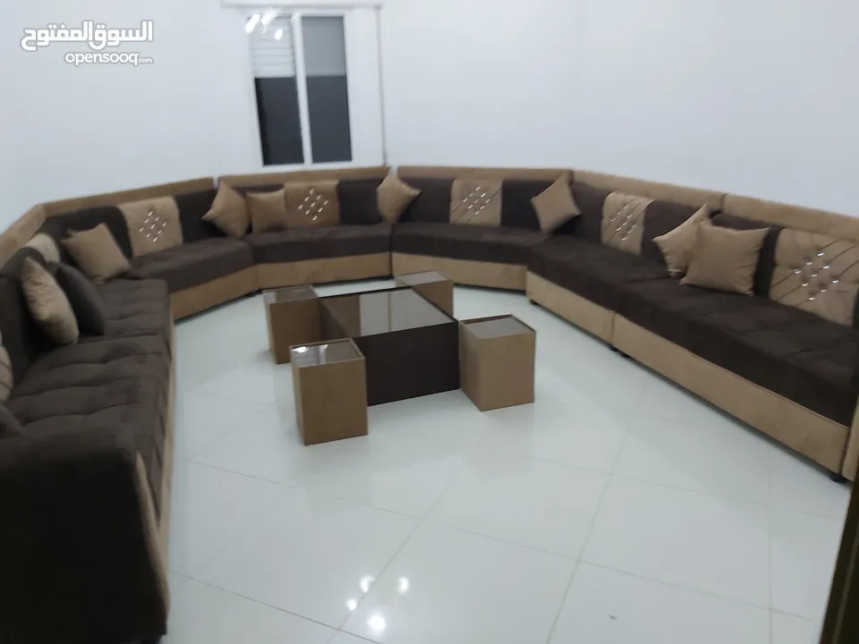 أقوا العرووووووووض  جلسات خليجية 17 مقاعد مع طقم طربيزات ومراكي+ 10 قورن