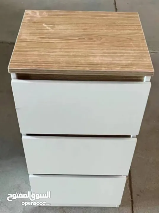 كامودينة ابيض بدون قفل مثالية للتخزين وتنظيم الزاوية بكل أناقة  تصميم عصري  سعة تخزين ممتازة