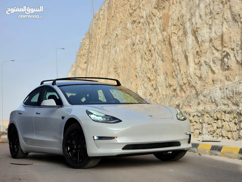 TESLA MODEL 3 2019 MID RANGE  تيسلا موديل ثري ميد رينج مميزه بحالة ممتازه