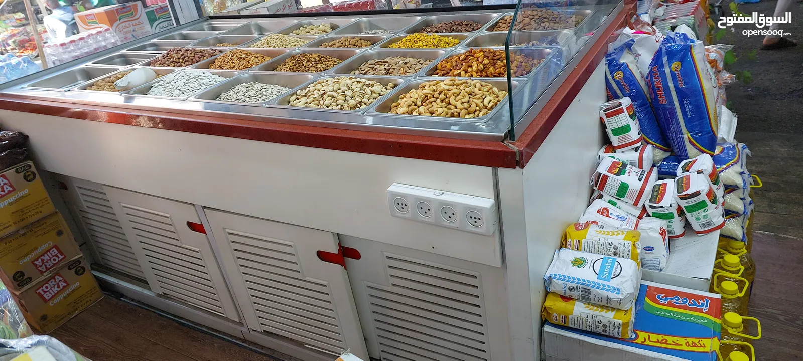 طاولة مكسرات مع خطين تسخين