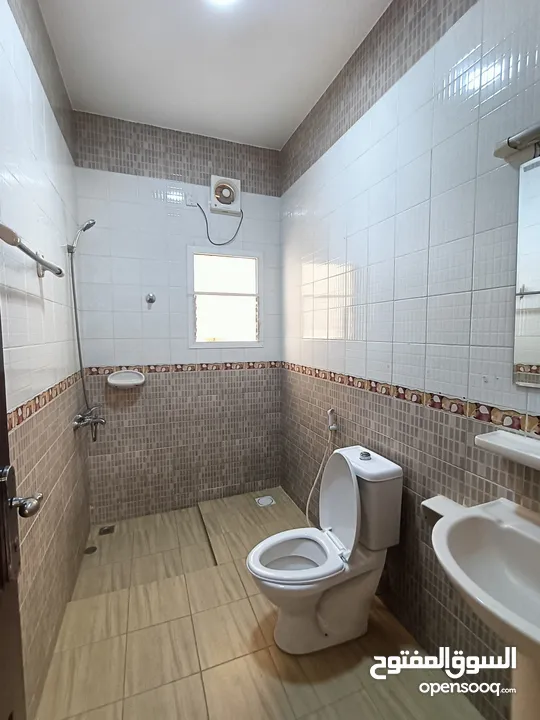 Ghubrah North room bathroom including bill بالغبره الشماليه غرفه وحمام ومطبخ مشترك قريب المنتزه