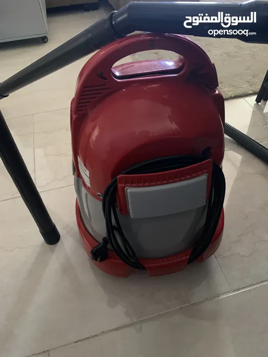 مكنسة كهربائيه
