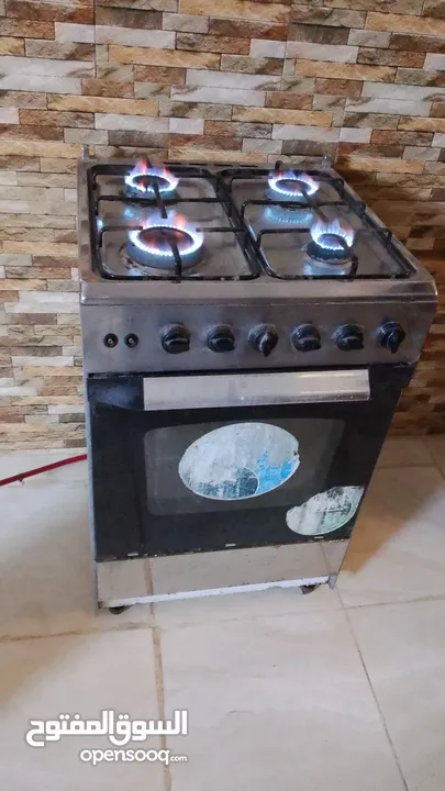 فرن غاز اربع عيون مستعمل شغال 100% بحاله جيده