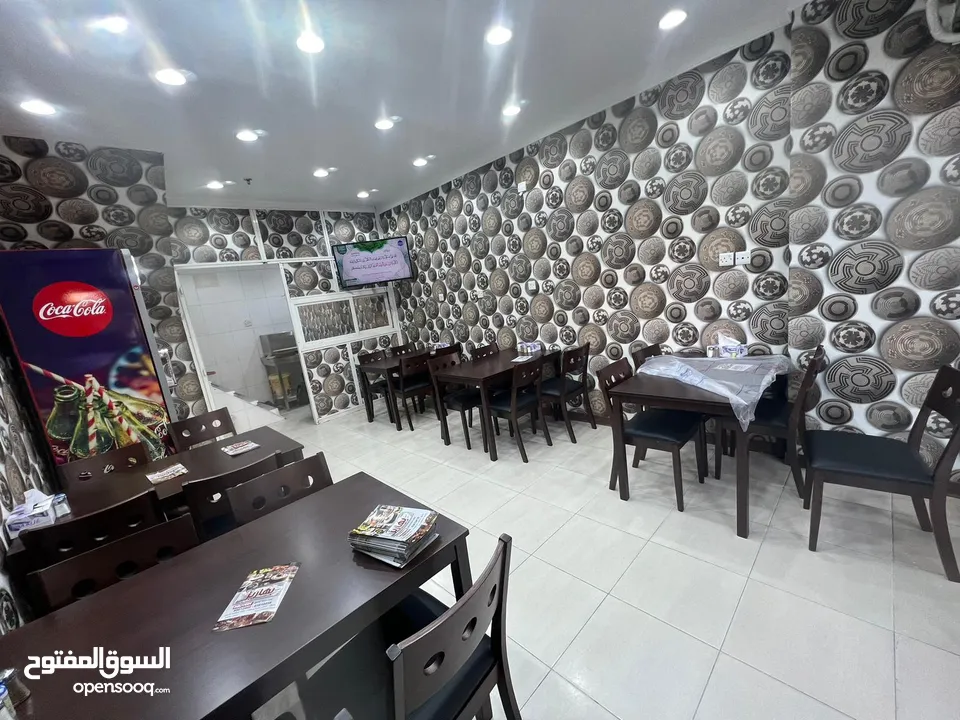 مطعم مشويات وأكلات مصرية للبيع بشرق