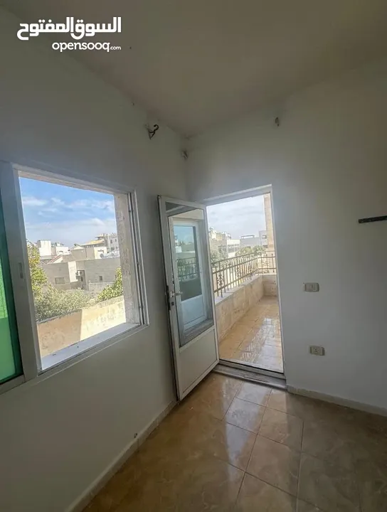 شقة فارغة للايجار في شارع الجامعة 240
