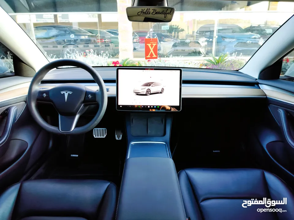 تيسلا 2022 model 3 بحالة الوكالة فحص كامل اوتوسكور +B لون مميز في الحرة للبيع بسعر لقطة ومحرووووق