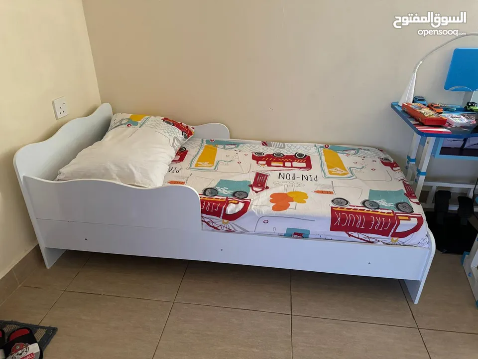 Kids Bed with matress- white