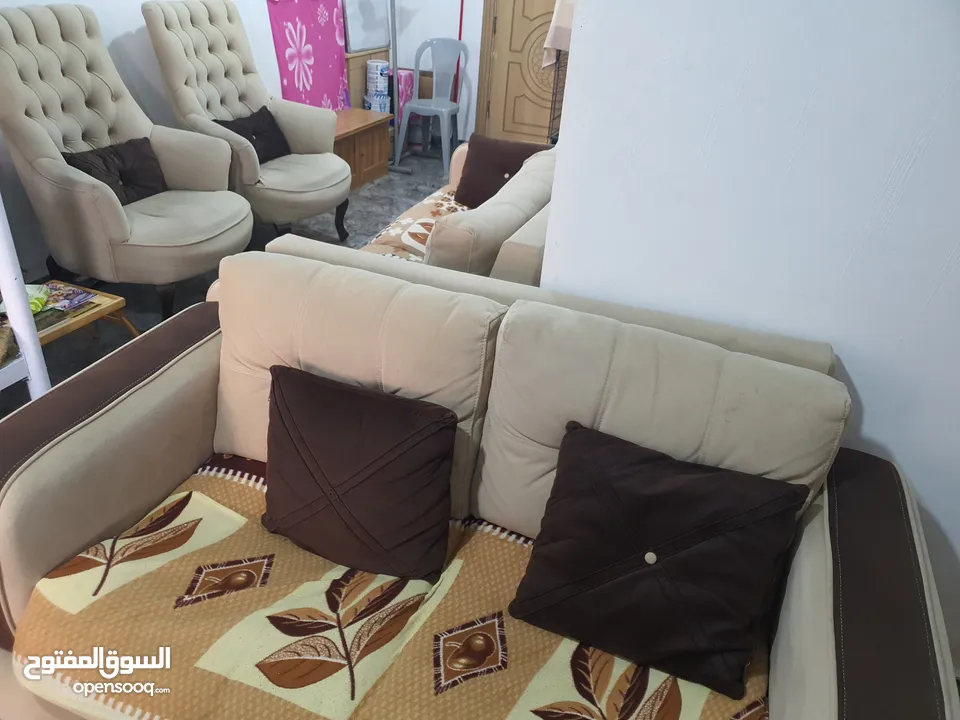 طقم كنب 7 مقاعد فاخر بحالة ممتازة خشب زان