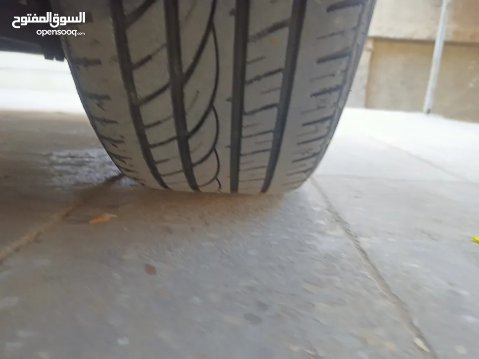 4 جنطات المنيوم  مع ثلث فردات كوشوك استعمال 8 اشهر بحالة الوكاله
