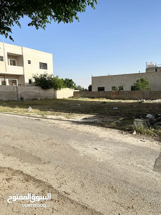ارض في جويده حي الايمان للبيع بقرب مدارس الاوسكار العالمية التواصل واتساب للجادين فقط.