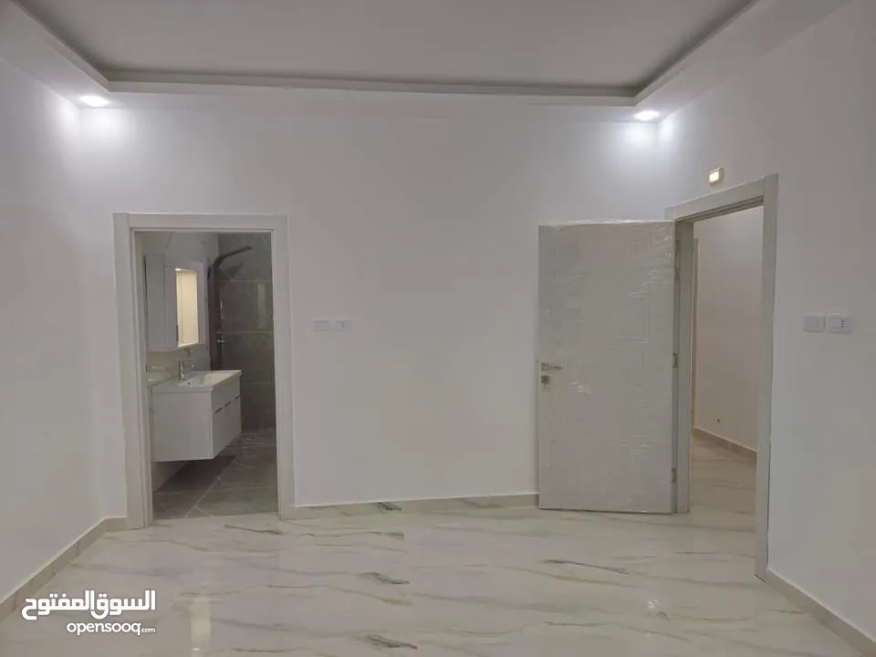 شقق سكنية للبيع / الكرك - الوسية / متوفر شقق في جميع الطوابق / تشطيبات ديلوكس و بأسعار منافسة.