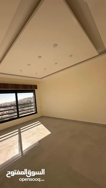 طابق شبه ارضي مطلة و مشمسة و مهوية بأرقى مناطق حي الياسمين المطله على كوريدور عبدون بسعر ناري جدآ